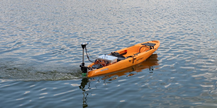 Kayak adapted as a low-cost Uncrewed Surface Vessel (USV) releasing an automated bathymetric survey in Tiefersee Potsdam