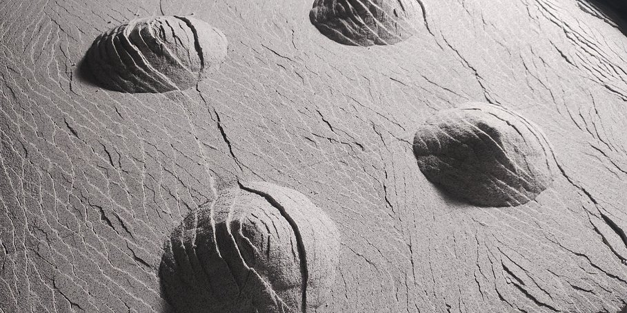 Kollabierende Kegel über Störungen.