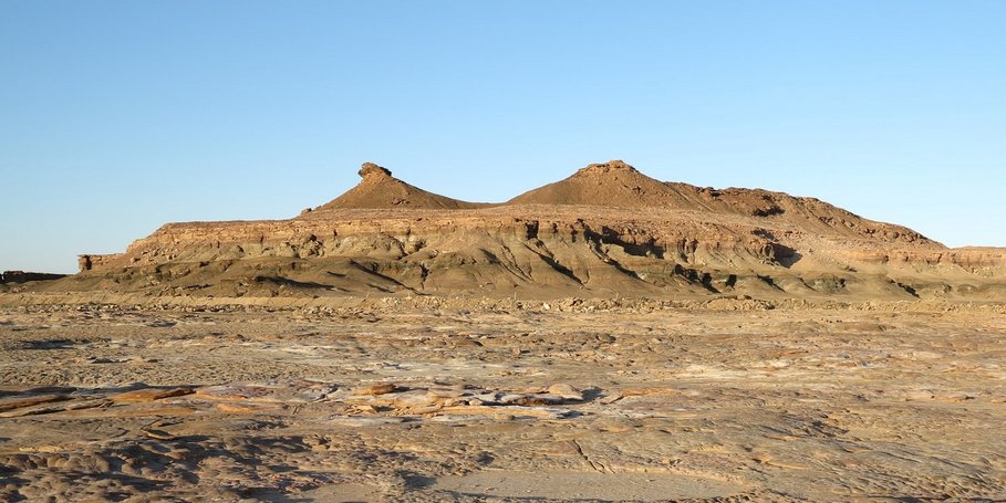 View from the center of the sebkha to the north
