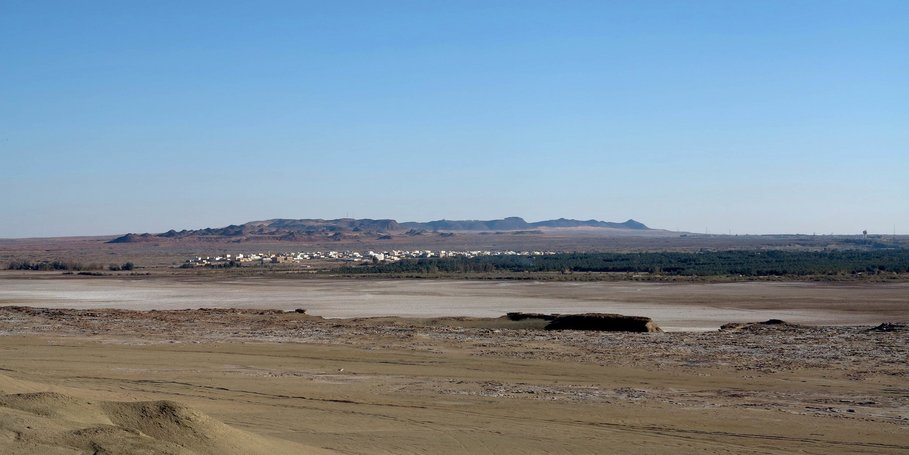 View from the northern rim of the paleolake to the Tayma oasis