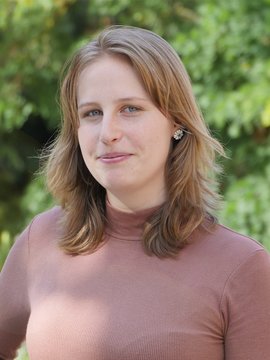 Portrait of Hannah Bauer