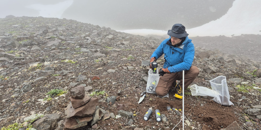 Placement of colonization columns in the glacier forefield of the Lyngmarks glacier forefield at Disko Island in West Greenland.
