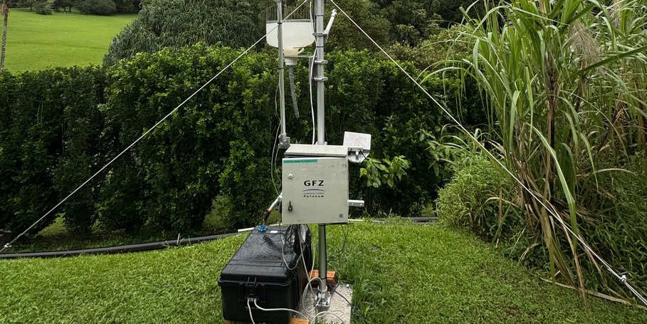 Deployed autosampler (in the black box) and steering unit