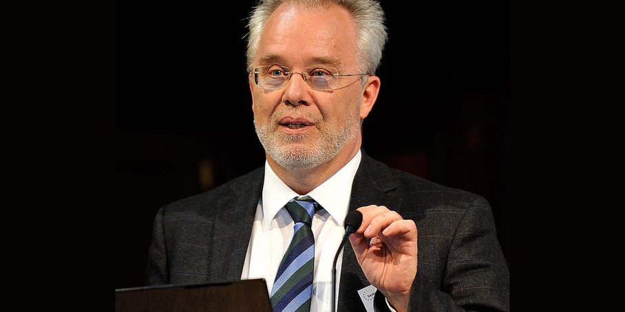 Prof. Donald Dingwell gives a speech