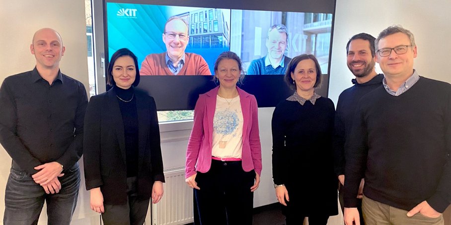 [Translate to English:] 6 Personen, die am Kick off Meeting teilgenommen haben