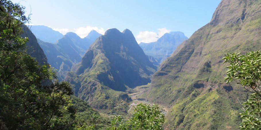 Fluvial incision in the dormant Piton des Neiges volcano, Réunion island, 2023 Fluvial incision in the dormant Piton des Neiges volcano, Réunion island, 2023