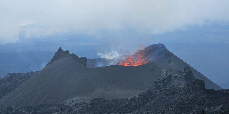 Ausbruch des Vulkans Piton de la Fournaise, Die Insel La Réunion, März–April 2026