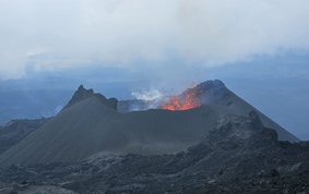 Ausbruch des Vulkans Piton de la Fournaise, Die Insel La Réunion, März–April 2026