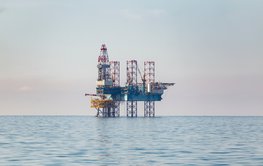 Castor Platform im Ozean. Ruhige See.