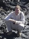 Steffen Kutterolf auf erkalteter Lava