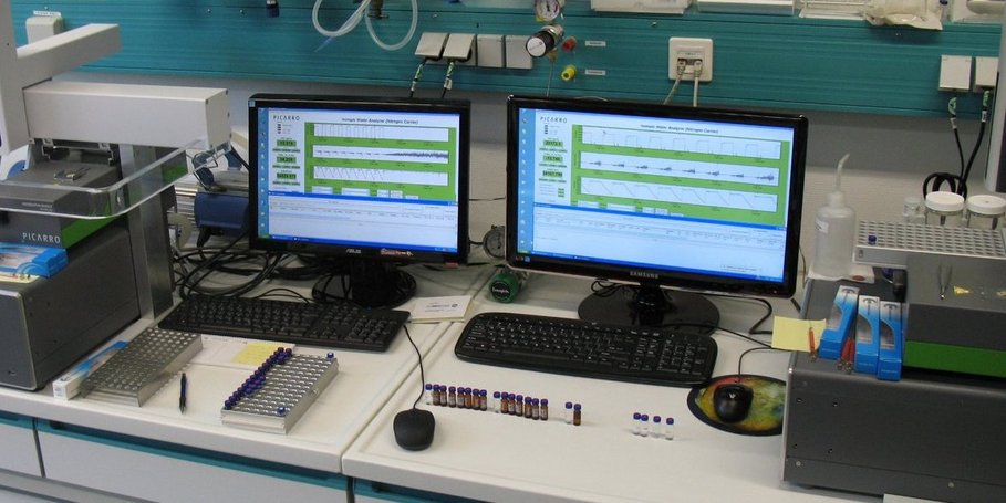 Cavity Ring Down Spectrometer (CRDS) from PICARRO for δ¹⁸O and δD determination of water samples