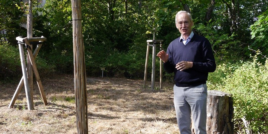 Onno Oncken with the planted tree that honours him