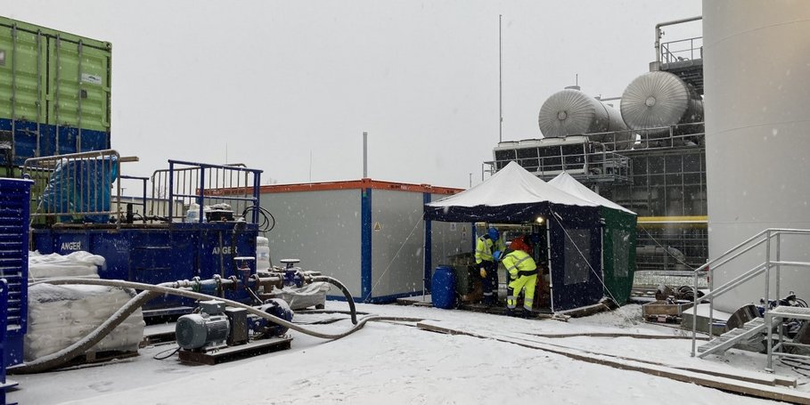 Bohrkern-Analyse im Schnee