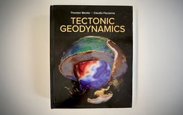 Abbild des Lehrbuchs "TECTONIC GEODYNAMICS"