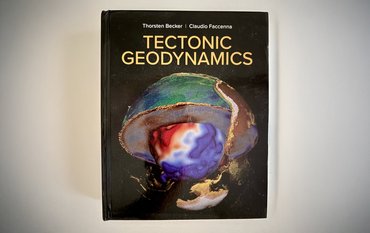 mage from the textbook ‘TECTONIC GEODYNAMICS’