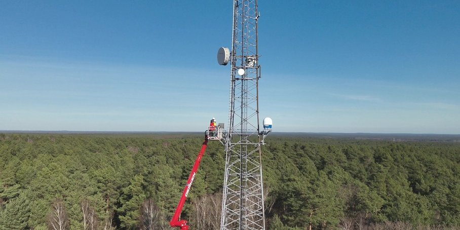 Far view of the weather radar installation on the radio tower near Wünsdorf, in Brandenburg.&nbsp