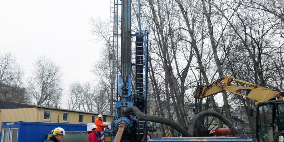 Einbau des Bohrgestänges am 29.2.2016 (G. Kupfermann, GFZ)