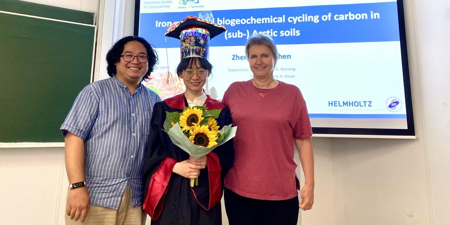 Photo of Zhengzheng Chen and her PhD supervisors