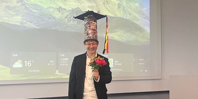 Diese Bild zeigt Kai Li bei seiner Verteidigung.