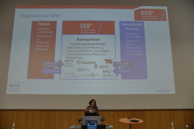Simona Regenspurg beim Vortrag