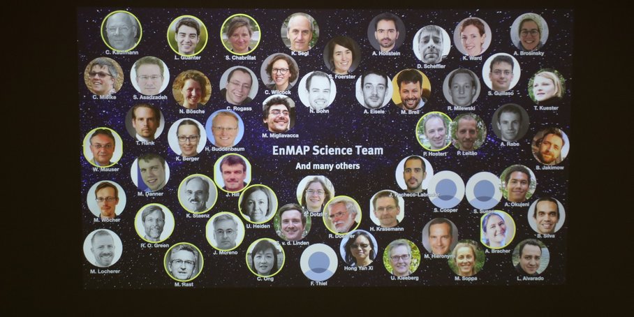 Picture with the portraits of many people.