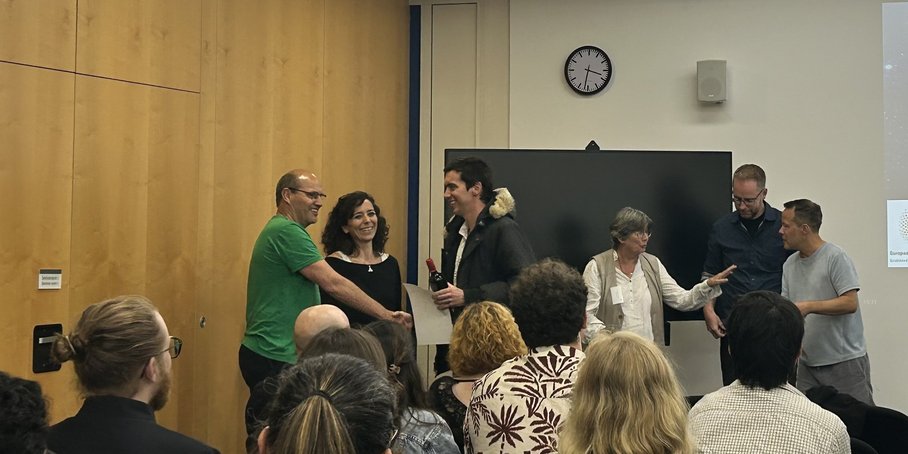 Adrien Folch receiving the "best poster" award